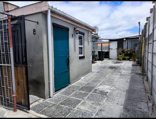 3 BEDROOM FREESTANDING FOR SALE IN LAVENDER HILL